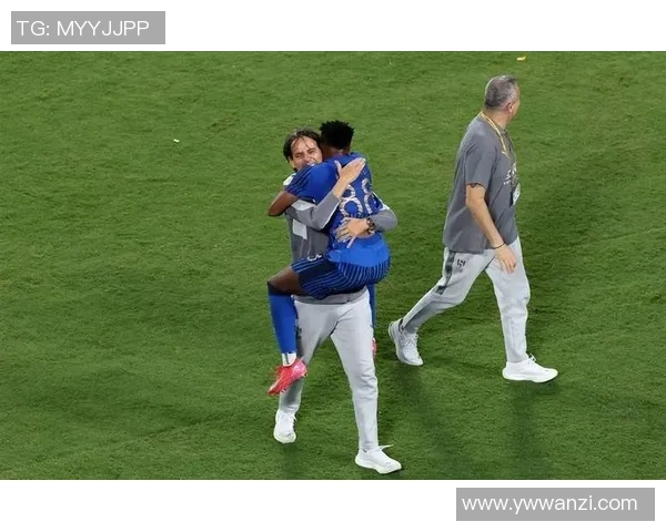 意甲激战：切尔西与曼城2比2平局逆转时刻引发全场狂欢